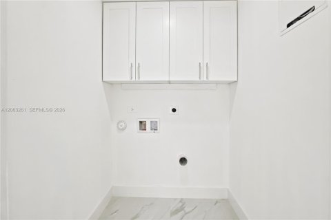 Casa en venta en North Miami, Florida, 3 dormitorios, 256.41 m2 № 2289456 - foto 17