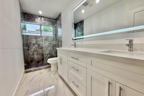 Casa en venta en North Miami, Florida, 3 dormitorios, 256.41 m2 № 2289456 - foto 14