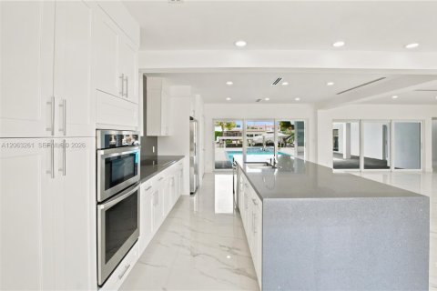 Casa en venta en North Miami, Florida, 3 dormitorios, 256.41 m2 № 2289456 - foto 8