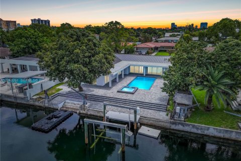 Casa en venta en North Miami, Florida, 3 dormitorios, 256.41 m2 № 2289456 - foto 3