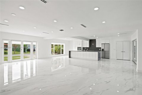 Casa en venta en North Miami, Florida, 3 dormitorios, 256.41 m2 № 2289456 - foto 6