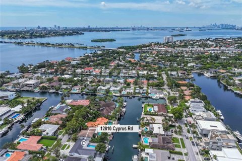 Casa en venta en North Miami, Florida, 3 dormitorios, 256.41 m2 № 2289456 - foto 18