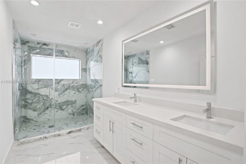 Casa en venta en North Miami, Florida, 3 dormitorios, 256.41 m2 № 2289456 - foto 12
