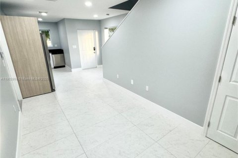 Propiedad comercial en venta en Fort Lauderdale, Florida, 168.25 m2 № 2089025 - foto 10
