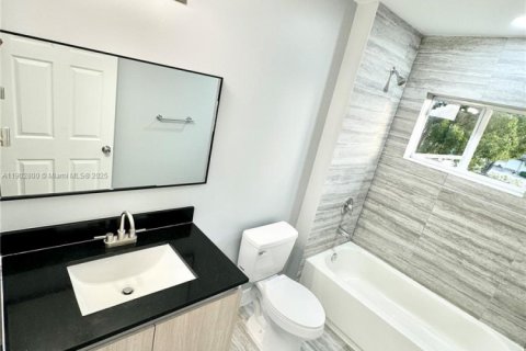 Propiedad comercial en venta en Fort Lauderdale, Florida, 168.25 m2 № 2089025 - foto 15