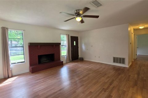 Villa ou maison à louer à Gainesville, Floride: 3 chambres, 103.68 m2 № 2322774 - photo 2