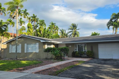 House in Miami, Florida 3 bedrooms, 136.75 sq.m. № 2326087 - photo 17
