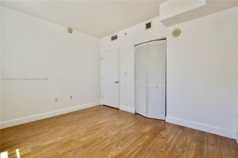 Condominio en venta en Coral Gables, Florida, 2 dormitorios, 99.03 m2 № 1855146 - foto 11