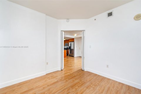Condominio en venta en Coral Gables, Florida, 2 dormitorios, 99.03 m2 № 1855146 - foto 21