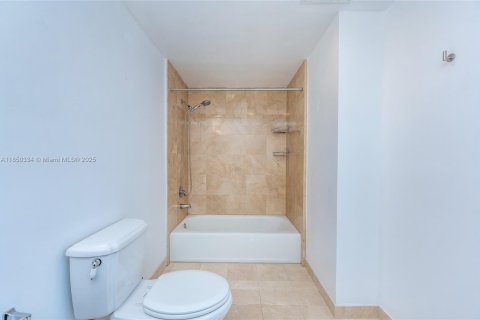 Condominio en venta en Coral Gables, Florida, 2 dormitorios, 99.03 m2 № 1855146 - foto 23