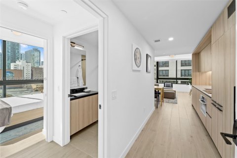 Condo in Miami, Florida, 2 bedrooms  № 1995071 - photo 4