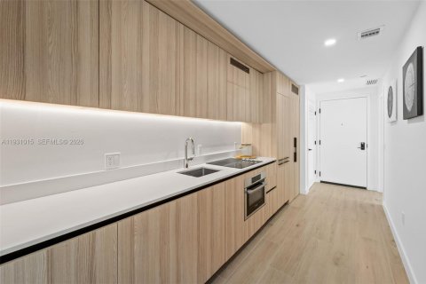 Condo in Miami, Florida, 2 bedrooms  № 1995071 - photo 10