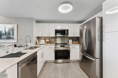 Condo in Hollywood, Florida, 1 bedroom  № 1692543 - photo 8