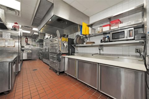 Commercial property in Miami, Florida № 1752673 - photo 17