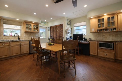 House in Fort Lauderdale, Florida 3 bedrooms, 139.17 sq.m. № 2069524 - photo 13