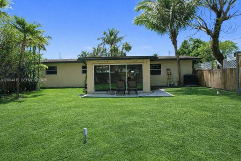 House in Fort Lauderdale, Florida 3 bedrooms, 139.17 sq.m. № 2069524 - photo 5
