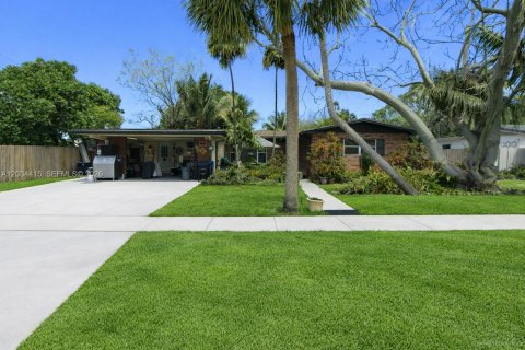 House in Fort Lauderdale, Florida 3 bedrooms, 139.17 sq.m. № 2069524