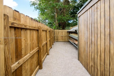 House in Fort Lauderdale, Florida 3 bedrooms, 139.17 sq.m. № 2069524 - photo 11