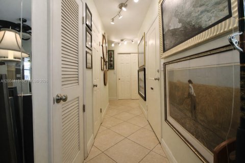 House in Fort Lauderdale, Florida 3 bedrooms, 139.17 sq.m. № 2069524 - photo 27