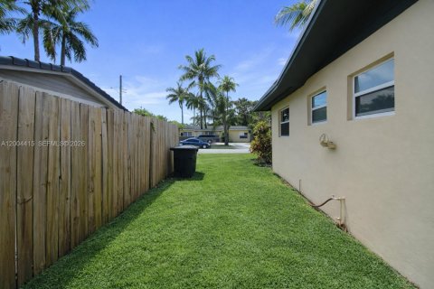 House in Fort Lauderdale, Florida 3 bedrooms, 139.17 sq.m. № 2069524 - photo 7