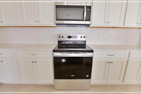 Townhouse in Clermont, Florida 5 bedrooms, 211.91 sq.m. № 1780619 - photo 17