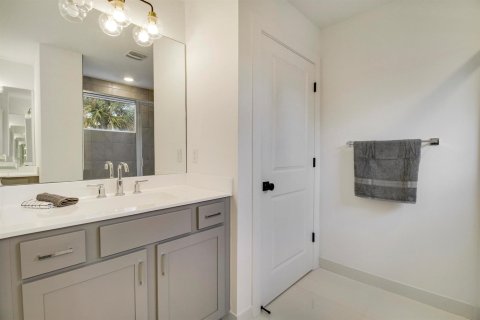 Townhouse in Stuart, Florida 3 bedrooms, 183.39 sq.m. № 2392654 - photo 24