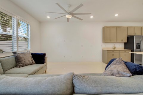 Townhouse in Stuart, Florida 3 bedrooms, 183.39 sq.m. № 2392654 - photo 14