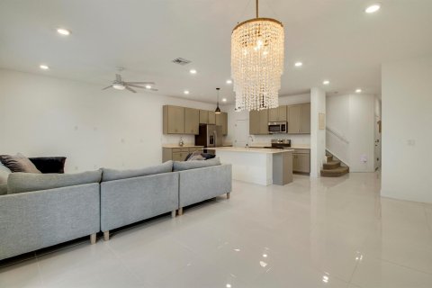 Townhouse in Stuart, Florida 3 bedrooms, 183.39 sq.m. № 2392654 - photo 17