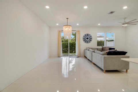 Townhouse in Stuart, Florida 3 bedrooms, 183.39 sq.m. № 2392654 - photo 13