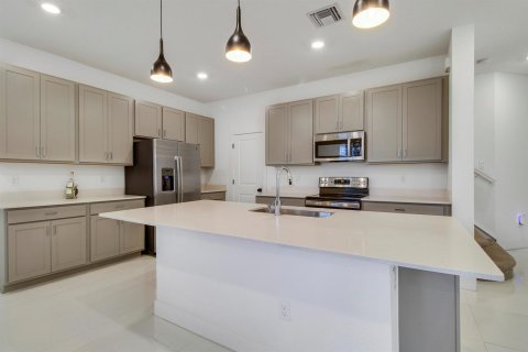 Townhouse in Stuart, Florida 3 bedrooms, 183.39 sq.m. № 2392654 - photo 5
