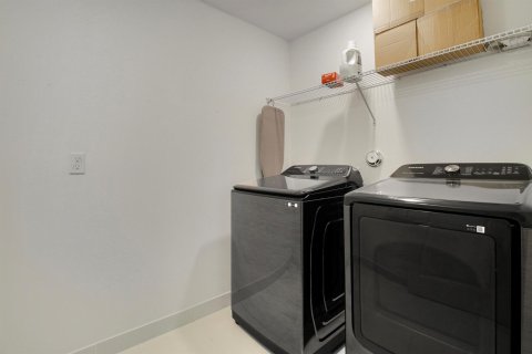 Townhouse in Stuart, Florida 3 bedrooms, 183.39 sq.m. № 2392654 - photo 26