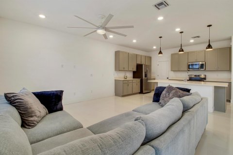 Townhouse in Stuart, Florida 3 bedrooms, 183.39 sq.m. № 2392654 - photo 9