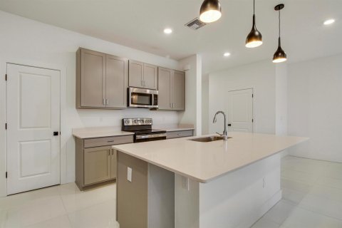 Townhouse in Stuart, Florida 3 bedrooms, 183.39 sq.m. № 2392654 - photo 4