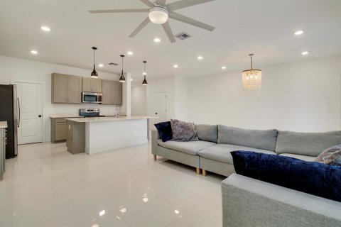 Townhouse in Stuart, Florida 3 bedrooms, 183.39 sq.m. № 2392654 - photo 8