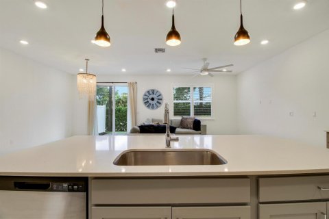 Townhouse in Stuart, Florida 3 bedrooms, 183.39 sq.m. № 2392654 - photo 6
