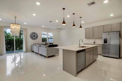 Townhouse in Stuart, Florida 3 bedrooms, 183.39 sq.m. № 2392654