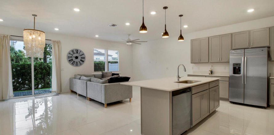 Townhouse in Stuart, Florida 3 bedrooms, 183.39 sq.m. № 2392654