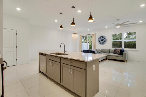 Townhouse in Stuart, Florida 3 bedrooms, 183.39 sq.m. № 2392654 - photo 7