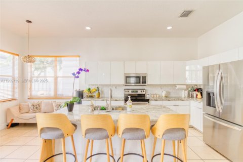 House in Hollywood, Florida 4 bedrooms, 202.9 sq.m. № 1965389 - photo 11