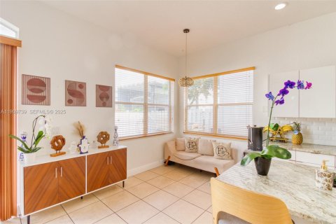 House in Hollywood, Florida 4 bedrooms, 202.9 sq.m. № 1965389 - photo 16