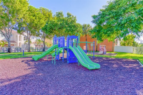 Купить виллу или дом в Холливуд, Флорида 4 спальни, 202.9м2, № 1965389 - фото 7