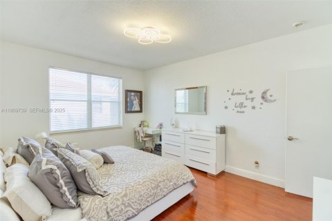 House in Hollywood, Florida 4 bedrooms, 202.9 sq.m. № 1965389 - photo 30