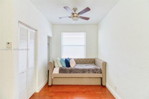 House in Hollywood, Florida 4 bedrooms, 202.9 sq.m. № 1965389 - photo 23