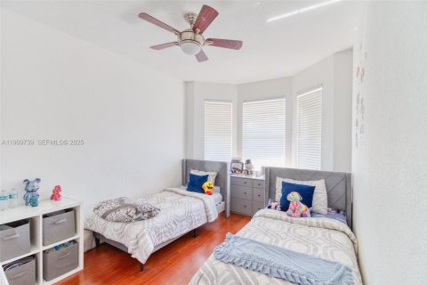 House in Hollywood, Florida 4 bedrooms, 202.9 sq.m. № 1965389 - photo 27