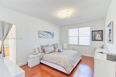 House in Hollywood, Florida 4 bedrooms, 202.9 sq.m. № 1965389 - photo 28