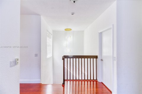 House in Hollywood, Florida 4 bedrooms, 202.9 sq.m. № 1965389 - photo 20