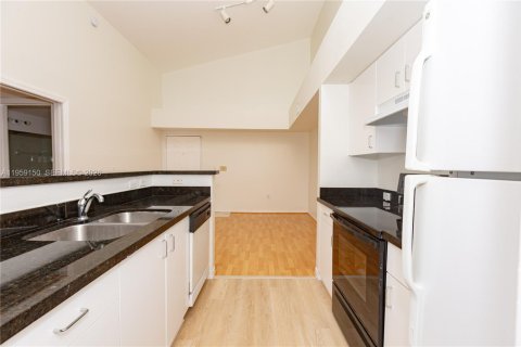 Condominio en venta en Pembroke Pines, Florida, 2 dormitorios, 98.29 m2 № 2018071 - foto 18