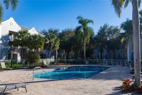 Condominio en venta en Pembroke Pines, Florida, 2 dormitorios, 98.29 m2 № 2018071 - foto 2