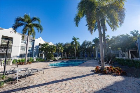 Condominio en venta en Pembroke Pines, Florida, 2 dormitorios, 98.29 m2 № 2018071 - foto 3