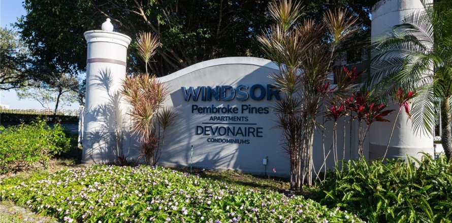 Condominio en Pembroke Pines, Florida, 2 dormitorios  № 2018071